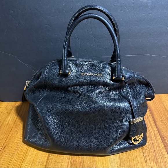 Michael Kors Soft  Black Leather Gold Metal Hardware Satchel Tote Handbag Purse - Picture 2 of 15